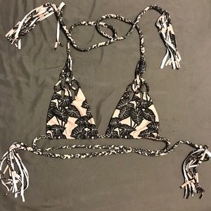 Acacia Black Elephant Top